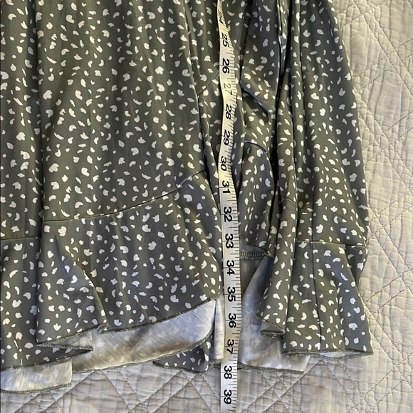 Elegant Green and White Midi Dress - Picture 11 of 11